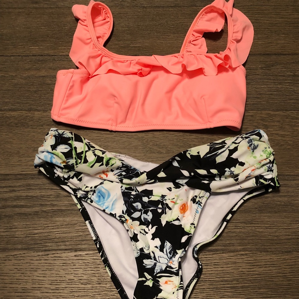 bathing suit - Picture 3 of 5